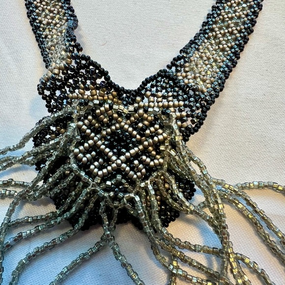 Vintage Victorian Style Necklace of double flower petals. Stunning beadwork. - Picture 2 of 13